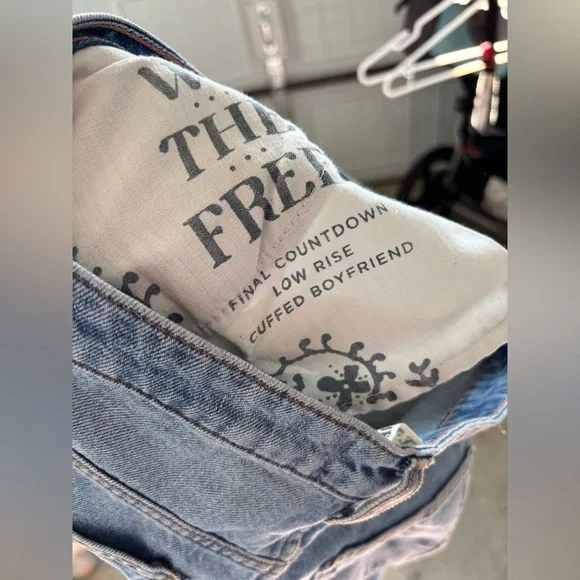 NWOT We The Free Final Countdown Low Rise Cuffed Boyfriend Jeans size 30 - Picture 6 of 6